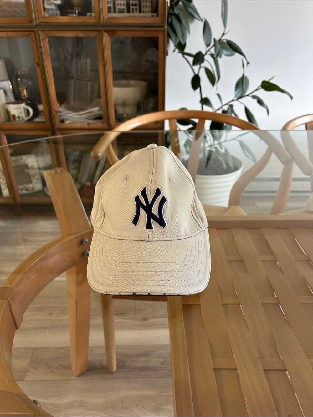 New York Yankees Beige Baseball Cap with Navy Logo